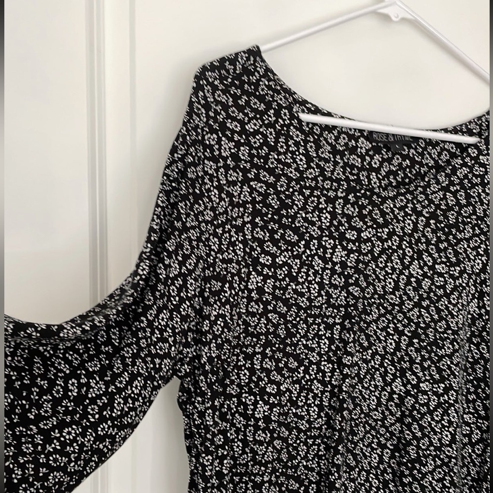 Women’s ruffle sleeve top
